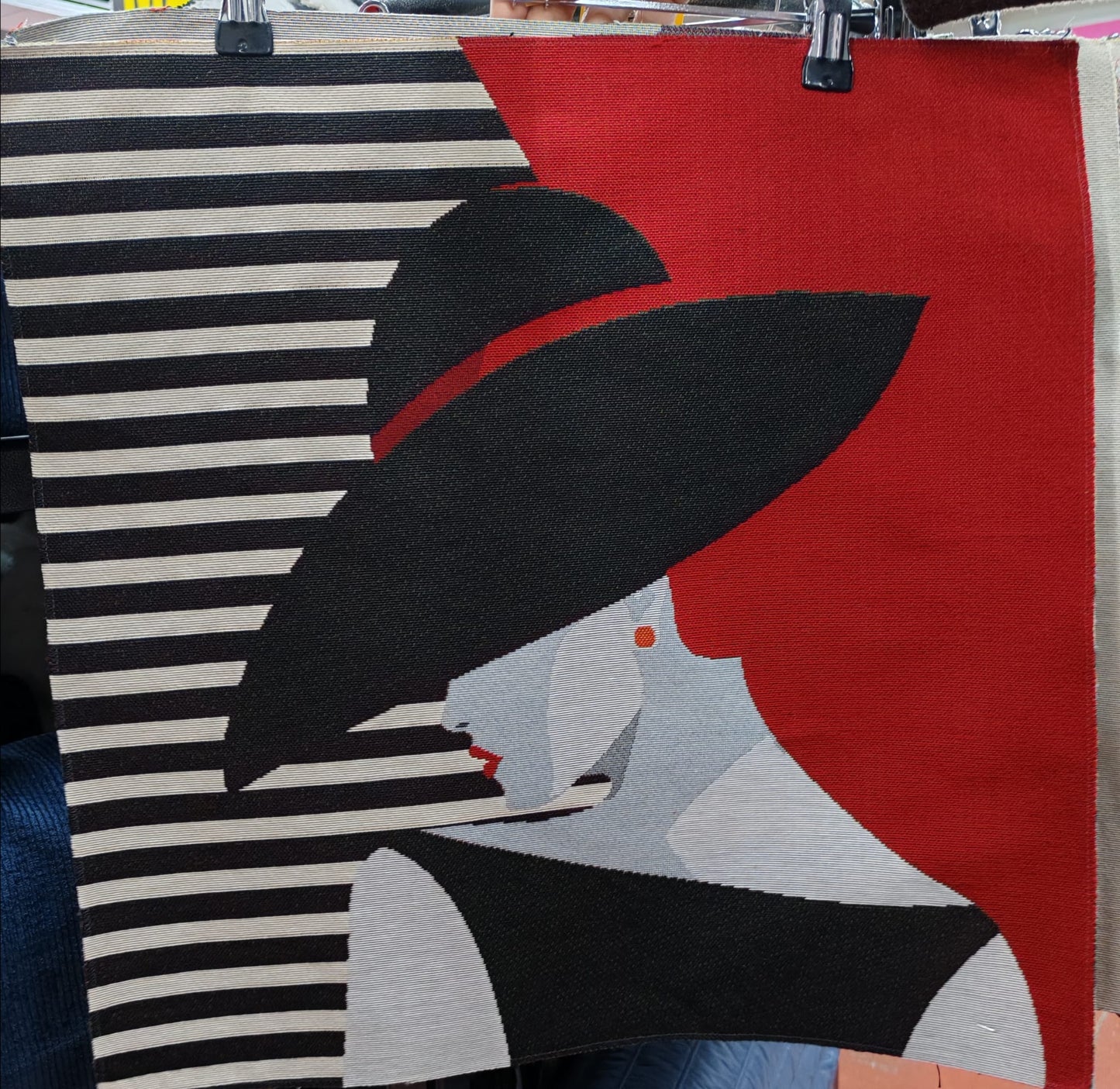 Tissu brodé élégant